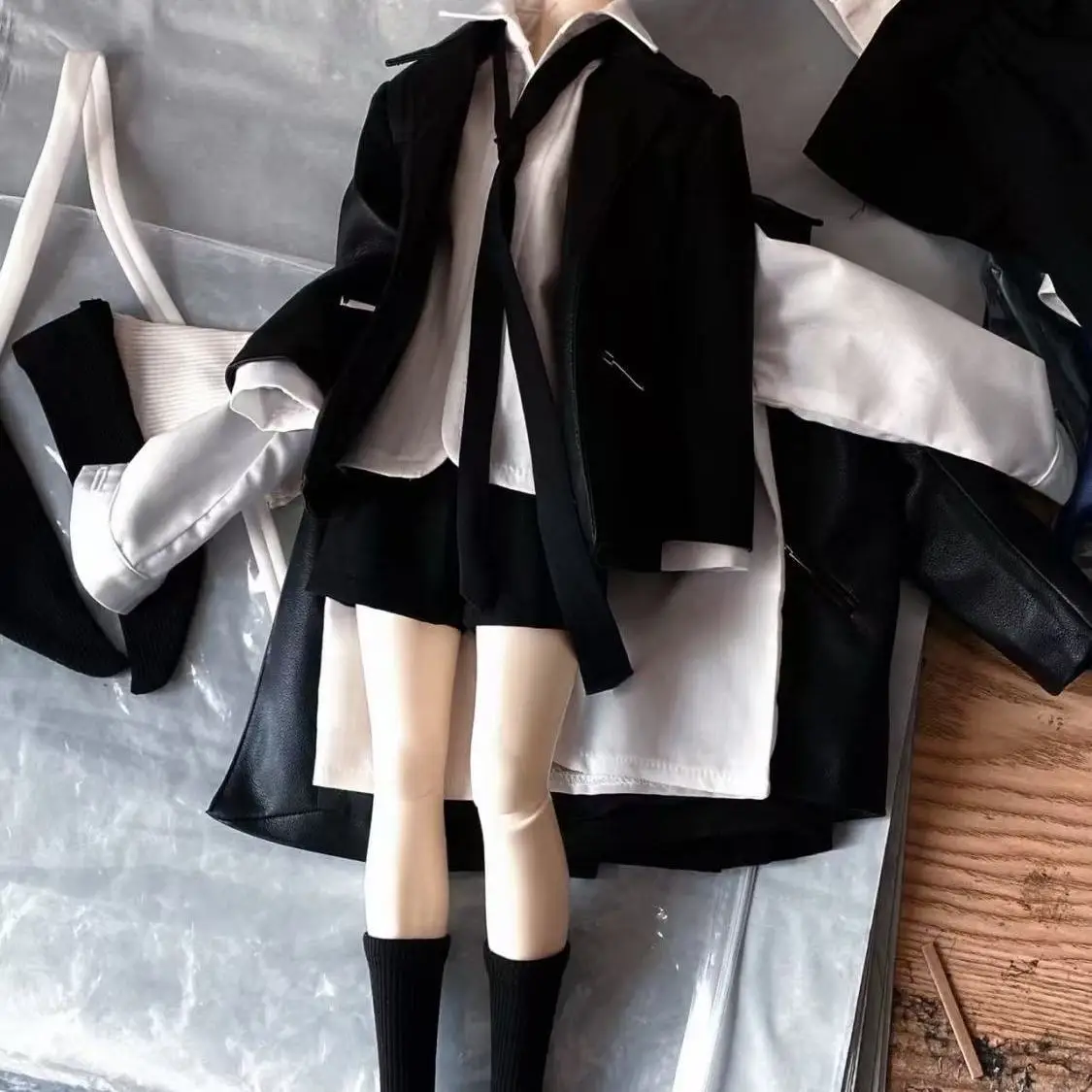 1/4 人形の服スーツ 45 センチメートル Bjd 人形用コート + シャツ + ショートパンツ + 蝶ネクタイ + 靴下ハンサムなドレスアップままごと人形アクセサリー、人形なし