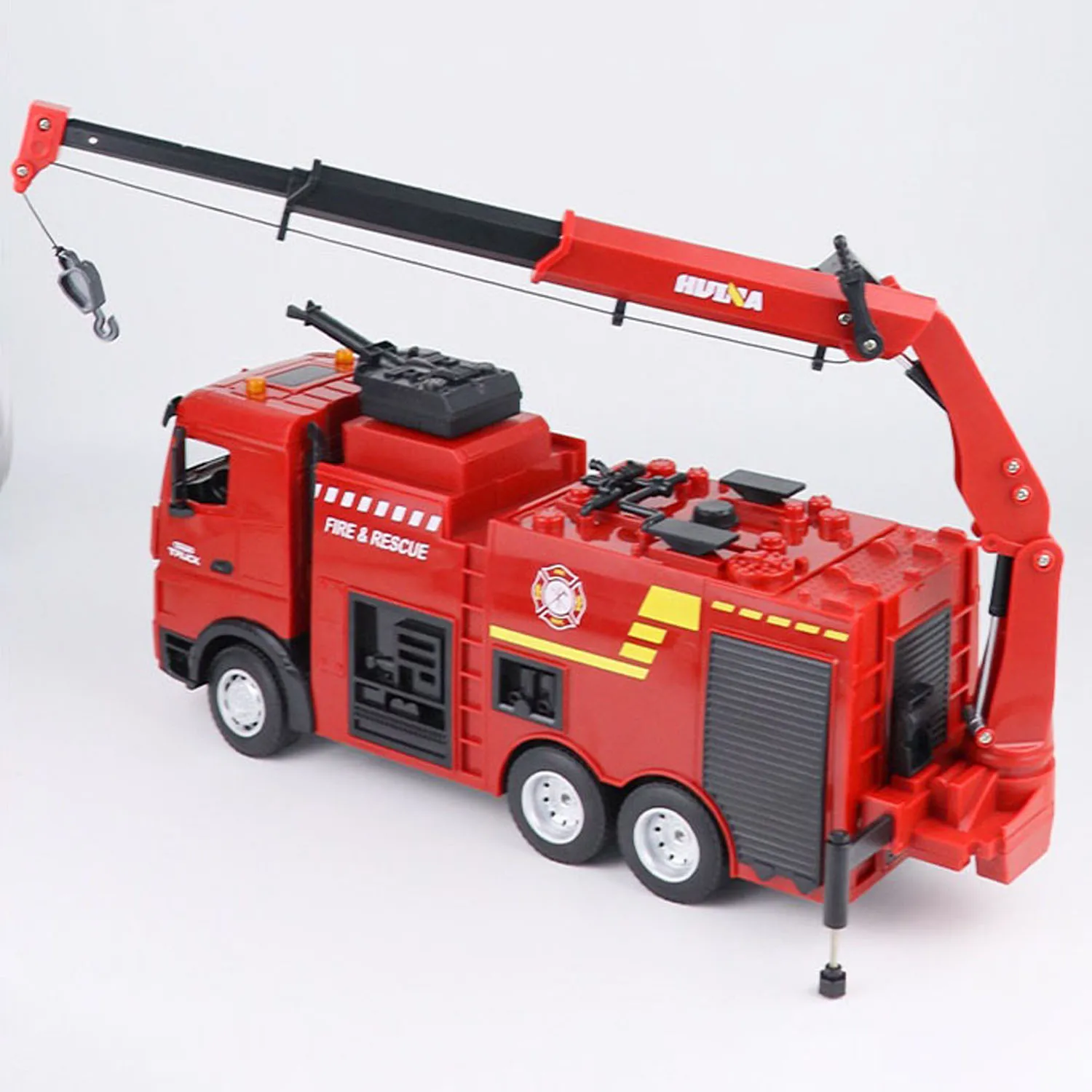 2.4G RC Toy HUINA 1362 1/18 Scale Remote Control Fire Fighting Truck RTR 9CH Zraszacz Samochód Zabawki Prezenty dla Chłopców TH24246