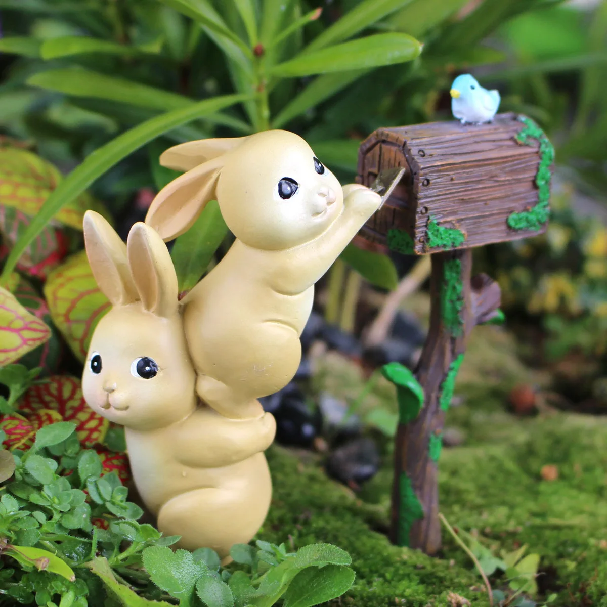 Realistic Rabbit Mailbox Statue - Resin Garden Decor for Yard & Kindergarten