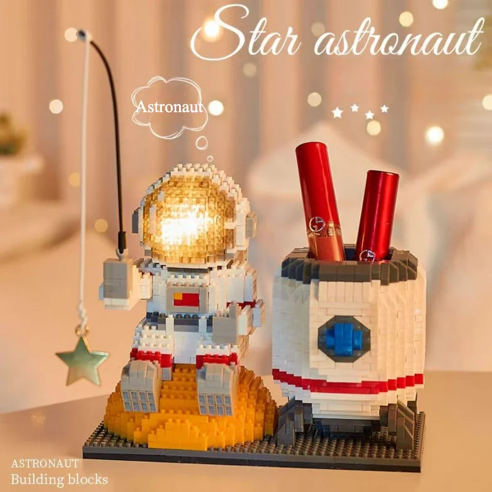 

Cartoon Spaceman Building Blocks Pen Container Holder Astronaut Modle Assembly Bricks Construction Toys Gift for Children