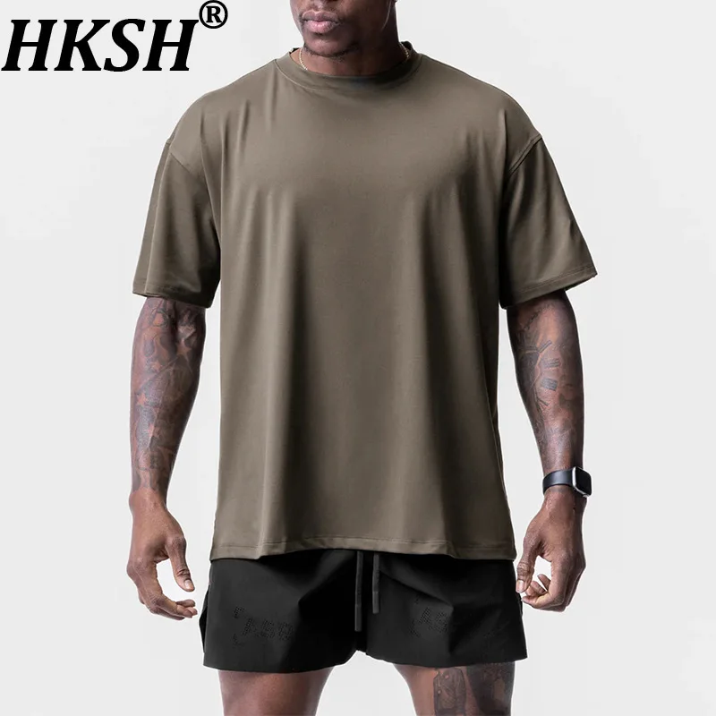 

HKSH Летняя мужская футболка в американском стиле Fashion Tide Youth Fit с круглым вырезом и коротким рукавом Модные спортивные элегантные футболки с принтом HK8393