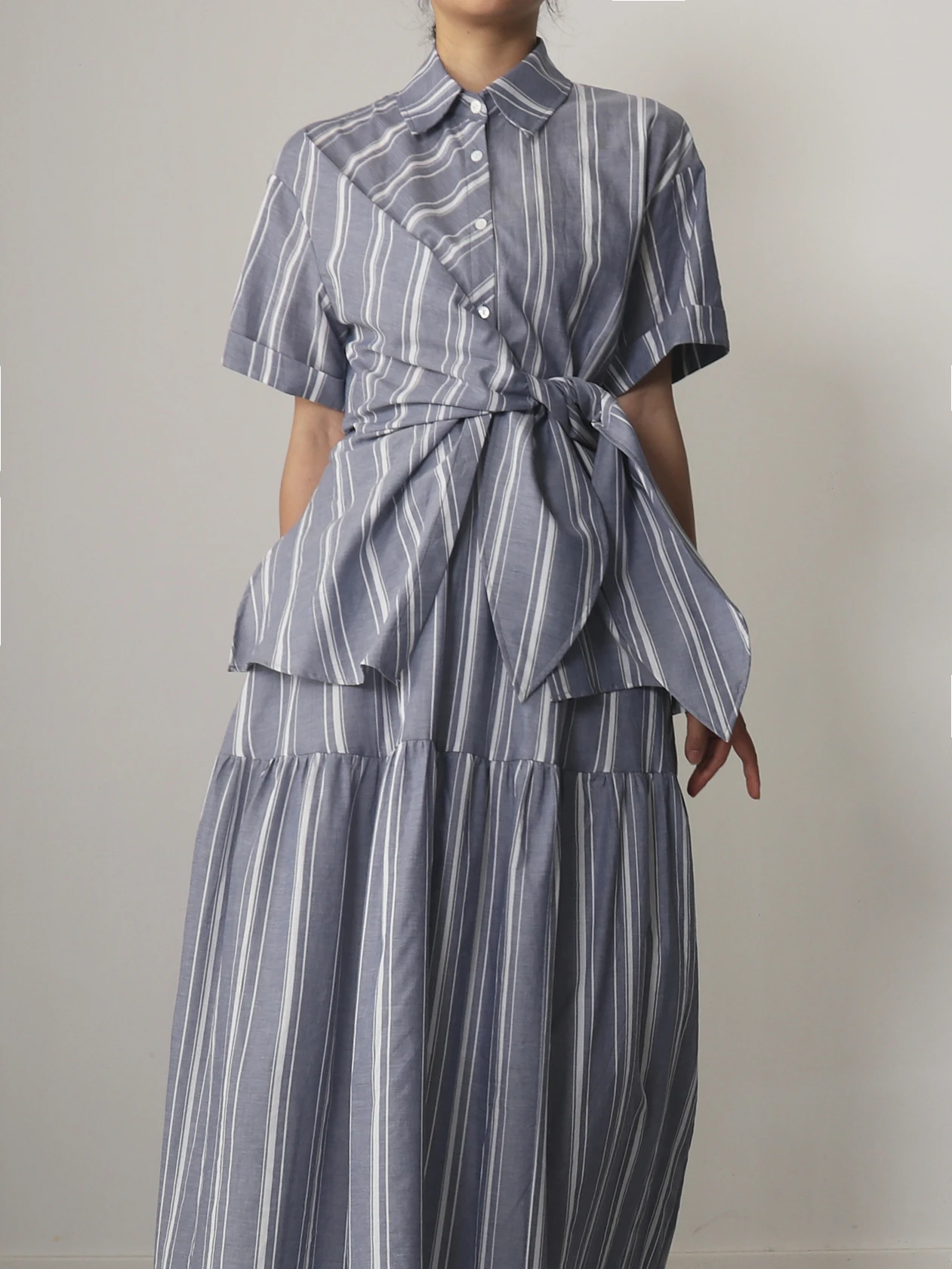 

Оригинальный дизайн Whooos: Полосатая хлопковая рубашка с коротким рукавом, свободный повседневный универсальный топ в стиле ретро для женщин, летняя модная одежда для работы и отдыха.