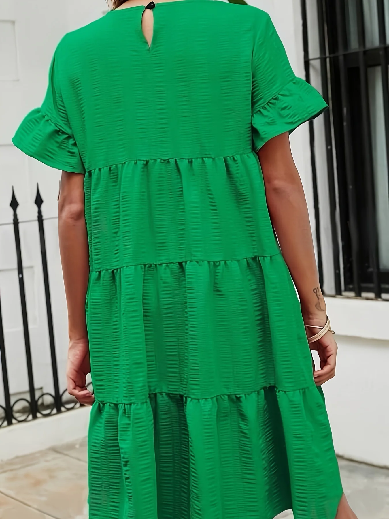 Plus Size Solid Ruched Tiered Dress, Elegant Ruffle Short Sleeve Crew Neck Swing Dress For Spring & Summer, Women's Plus Size Cl