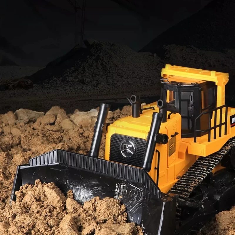 Huina 1554 Heavy-Duty RC Bulldozer 1/16 11-Channel Electric Tracked Loader  A Perfect Gift for Adult RC Car Enthusiasts
