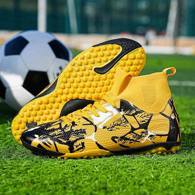 

A pair of children's four-season leather football shoes with studs, wear-resistant football shoes, sizes 32-46，MZ-2802
