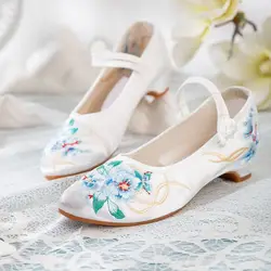 2024 Woman's Chinese Traditional Low Heel Embroidered Flower Shoe Soft Sole Non Slip Ethnic Style Buckle Strap Cheongsam Shoes