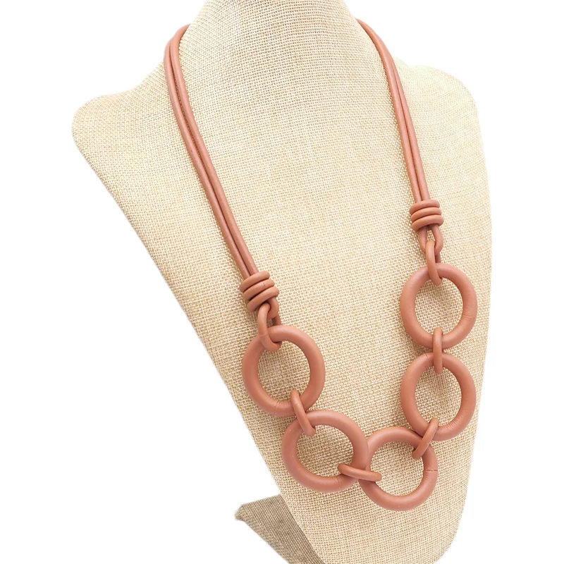 UKEBAY Minimalistische Halskette mit Kreisanhänger aus Gummi für Damen, Gothic-Schmuck, leichtes Modeaccessoire, Geschenk, Halskette für den täglichen Gebrauch – Detail 10
