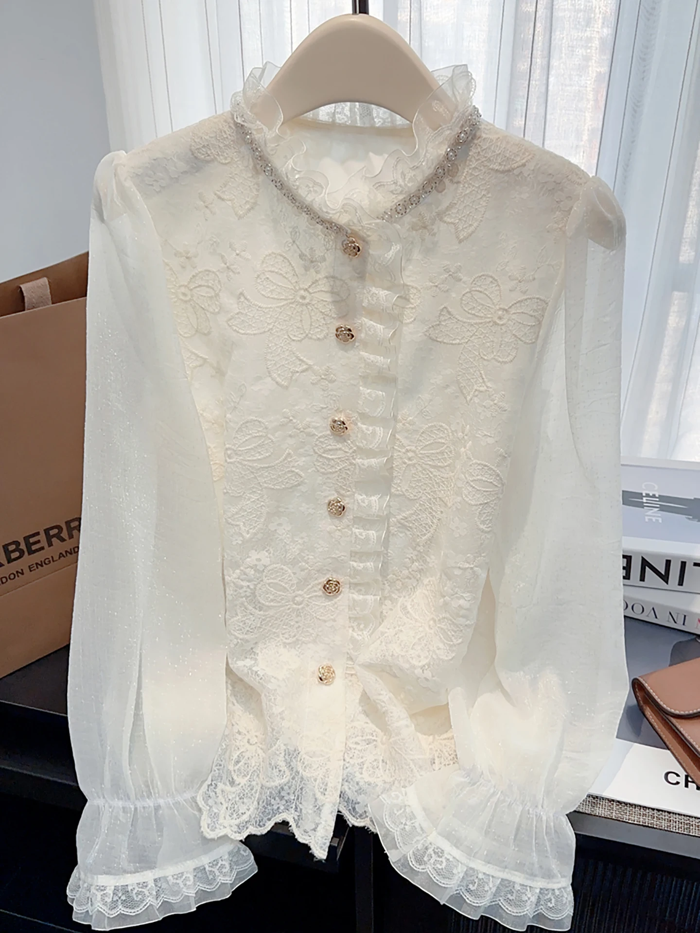 

Chao Level Recommended Small Fraance Sle Rose Flower Gold Button Lace Trim Hollow out irt Women's Autumn Winter Faion...