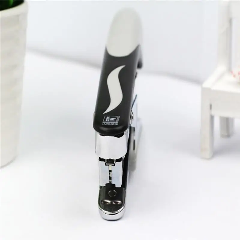 ที่เย็บกระดาษมือจับโลหะแบบไม่ติดขัดแบบมาตรฐานเครื่องเย็บกระดาษแบบไม่ต้องใช้มือจับที่เย็บกระดาษแบบโลหะช่วยประหยัดความพยายามในการอยู่กับที่ในสำนักงาน