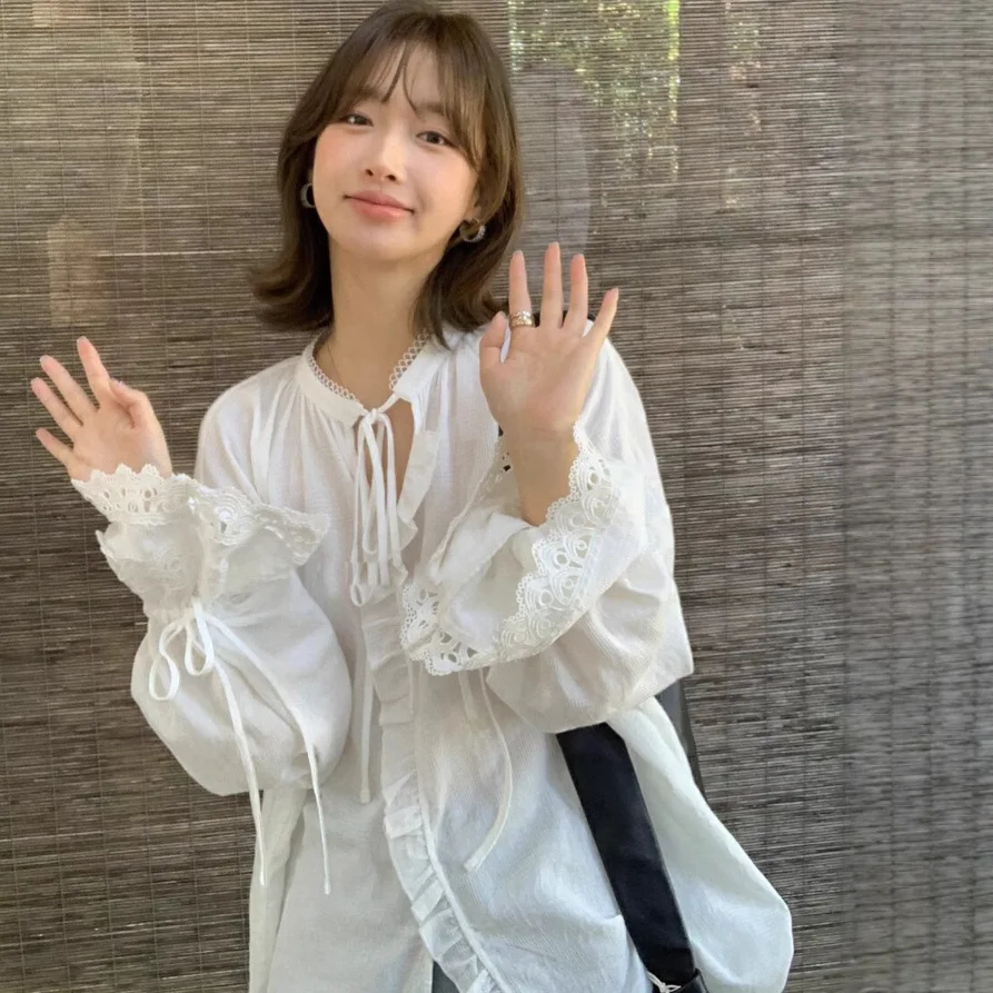 

Womens Top 2026 Spring New Korean Edition Design with Lace Lace Splicing Long Sleeve Shirt Fashionable and Casual Daily Elegance