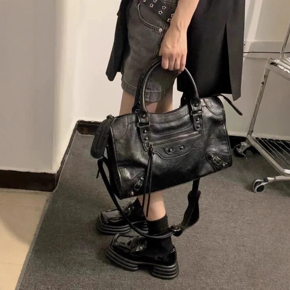 

Versatile, niche fashion trend, hot selling new item, high-end feel, large capacity single shoulder crossbody handbag