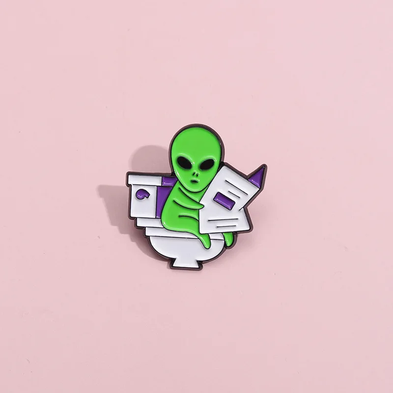 Funny alien sitting toilet read astronaut Pins Badge Spaceship Brooches for Kids Friends Cartoon Pin Backpacks Badge Jewelry