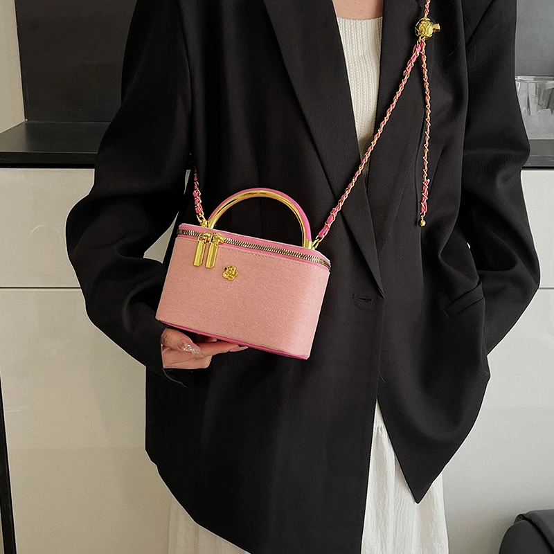 

Genuine Leather Messenger Bag for Women, Shoulder Strap Comfort, Luxury Brand Classic Elegant Handbag Design