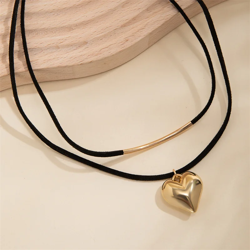 Goth Black Velvet Small Love Heart Pendant Choker Necklace for Women New Trend Elegant Adjustable Chain Aesthetic Wed Jewelry