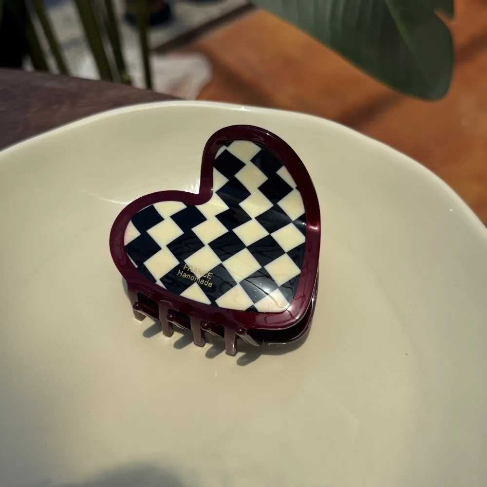 

Fashion Elegant Heart Shark Clip Acrylic Solid Color Acetic Acid Hair Claw Headwear Korean Style Plaid Hair Claw Gifts