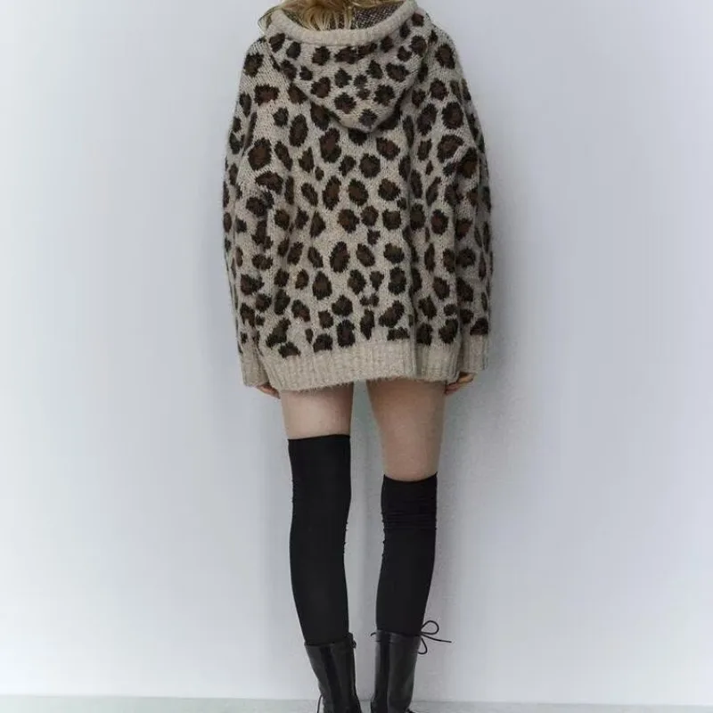 2025 Felpa con cappuccio lavorata a maglia jacquard con motivo animale a maniche lunghe allentata vintage autunno e inverno da donna