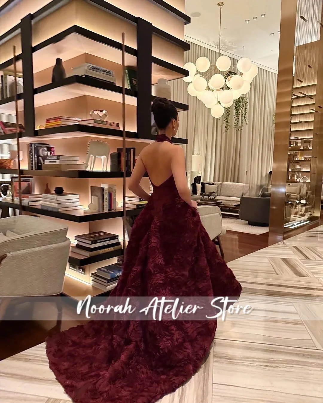 Abiti da sera sexy con fiori di rosa araba con scollo all'americana bordeaux V N Abiti da sposa con strascico Aline per il saudita 2025 personalizzati