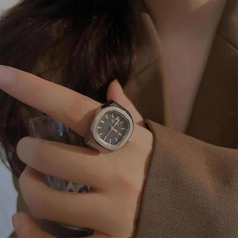 Y2K Vintage Quartz Mini Watch Ring for Women Men Adjustable Finger Jewelry Fashion Timepiece for Events