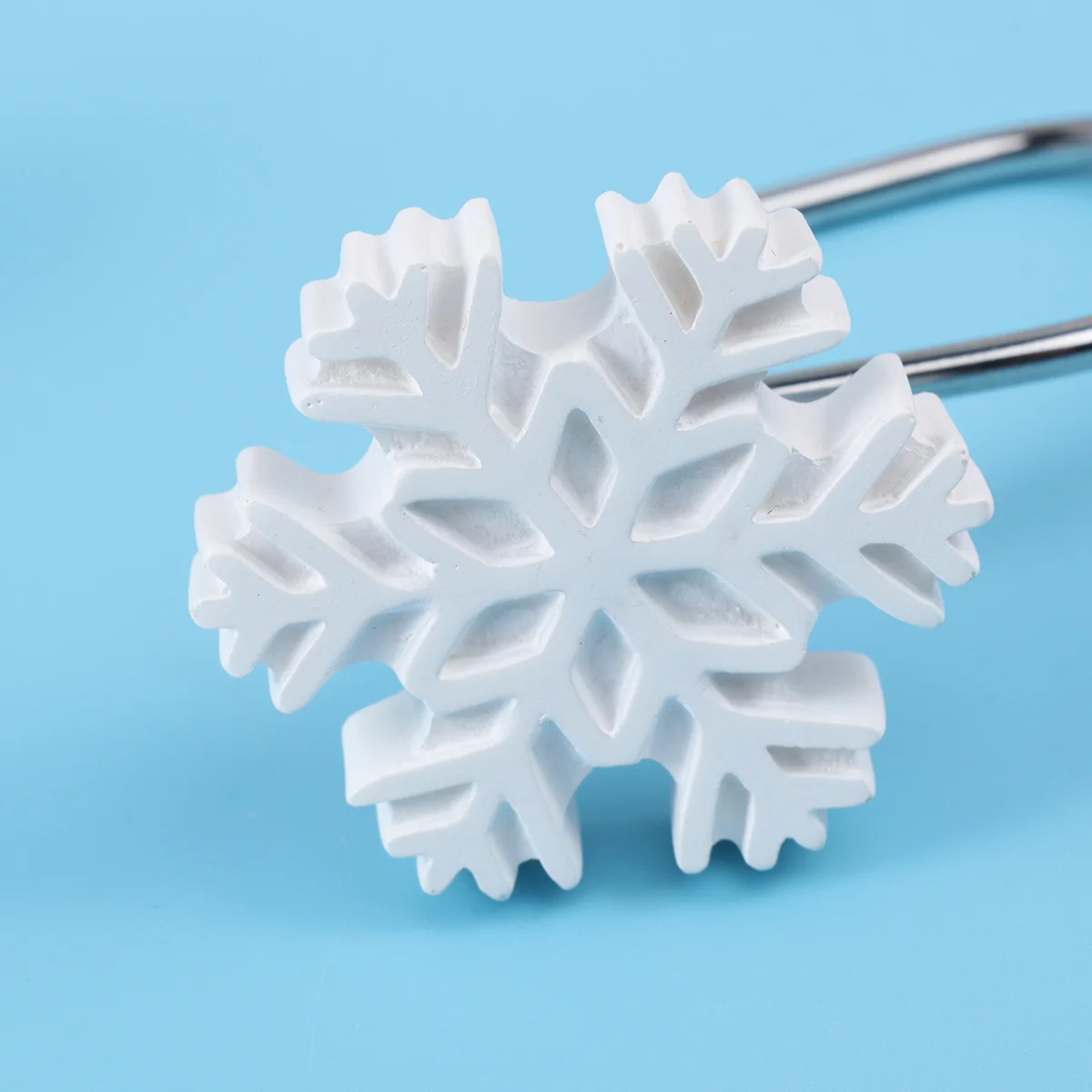 

12Pcs Reindeer Snowman Christmas Tree Hooks Smooth Finish Anti Rust Multifunctional Hooks for Towels Robes Handbags Indoor Use