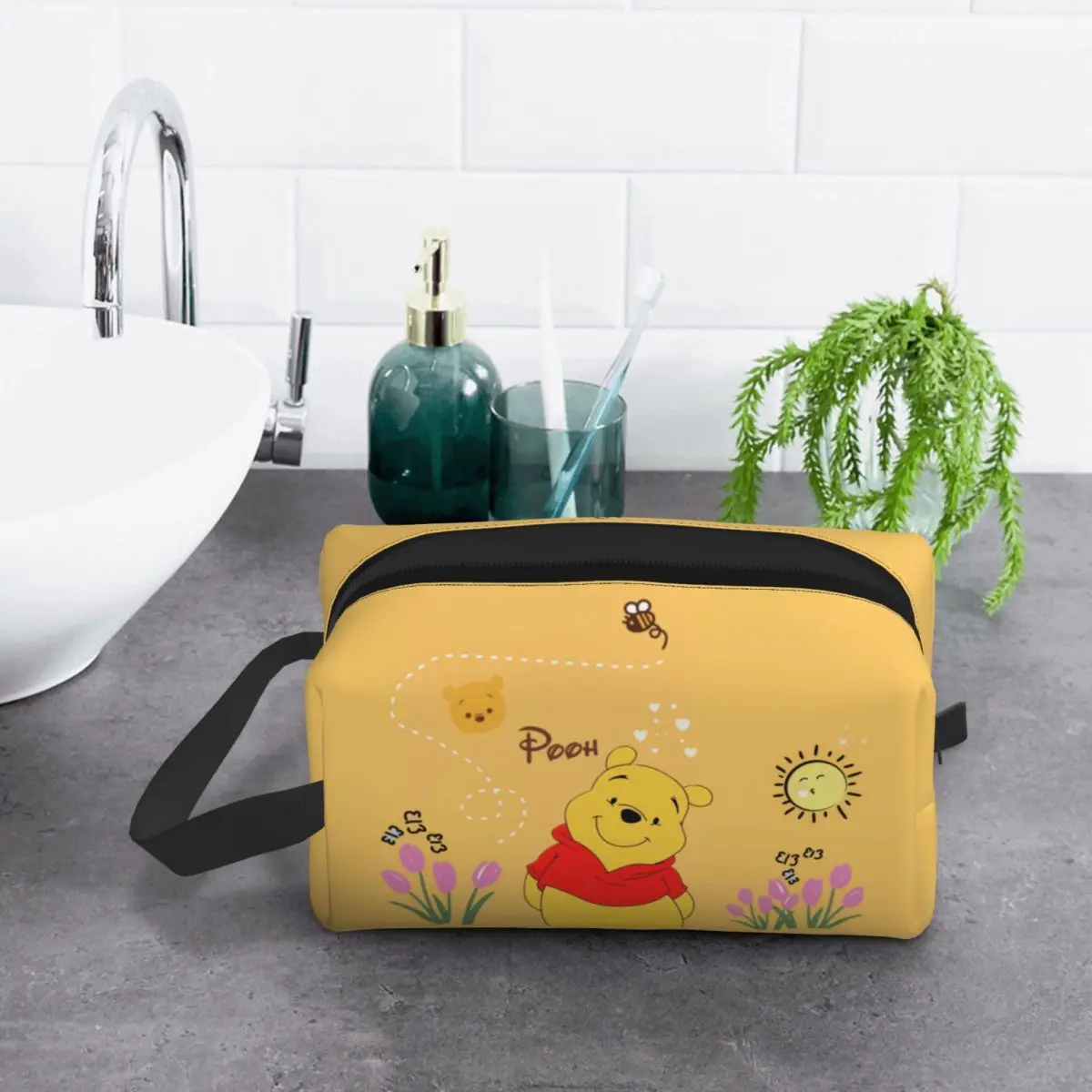 Custom Winnie Pooh Bear Cosmetic Bag Women Cute Big Capacity Anime Cartoon Makeup Case Beauty Storage borse da toilette