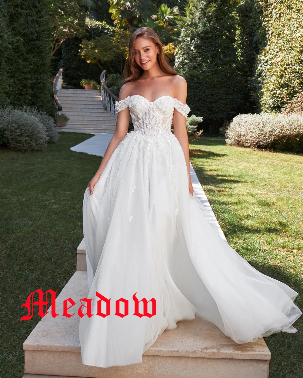 맞춤형 절묘한 흰색 Strapless 오프 어깨 짧은 소매 웨딩 드레스 우아한 채플 트레인 Backless Bridal 가운