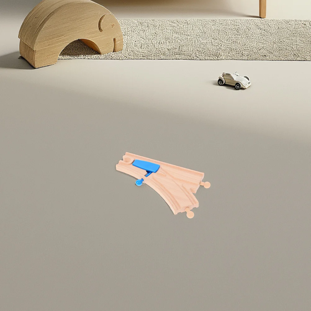 

2 шт. деревянных аксессуаров для железной дороги: универсальные комбинации, креативные планировки, безопасные, долговечные, совместимы с основными брендами, улучшают игру