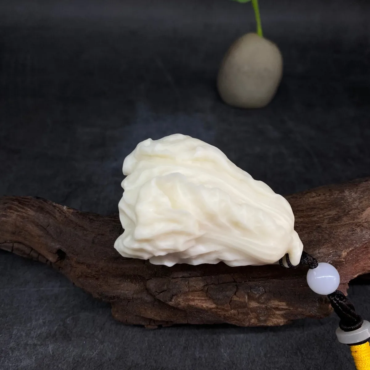 Ivory Nut Creative Carved Cabbage Wealth Ornament Car Hanging Decor Wenwan Tea Pet Hand Piece Craft