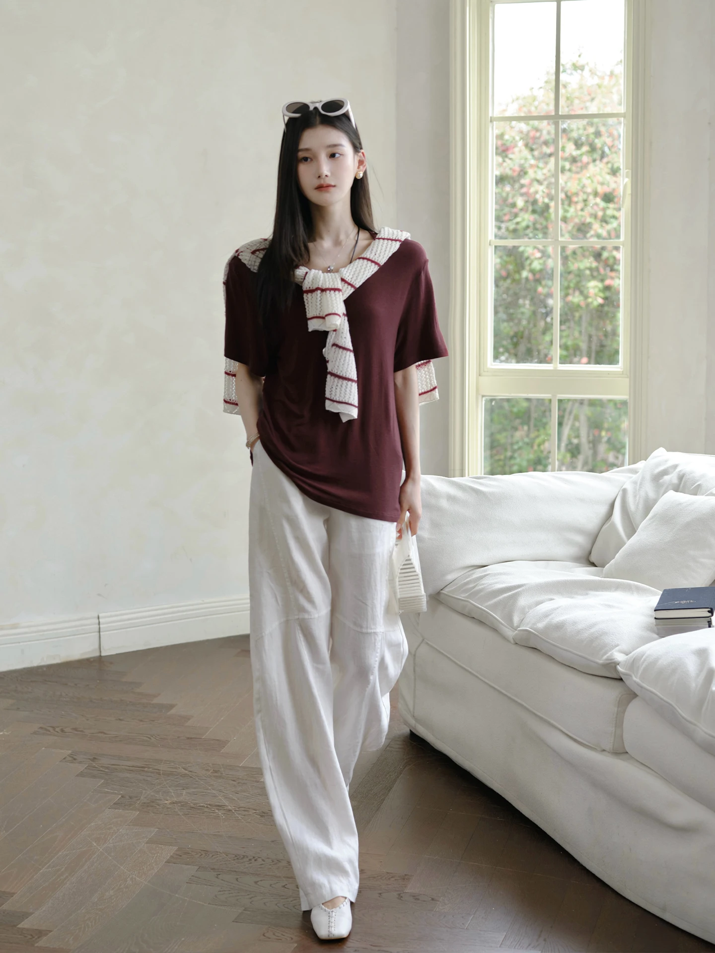 

Женская футболка ChillCozy с коротким рукавом и V-образным вырезом, летняя, простой стиль, из смесового кашемира, комфортная посадка, от Dongyang Spun Yarn