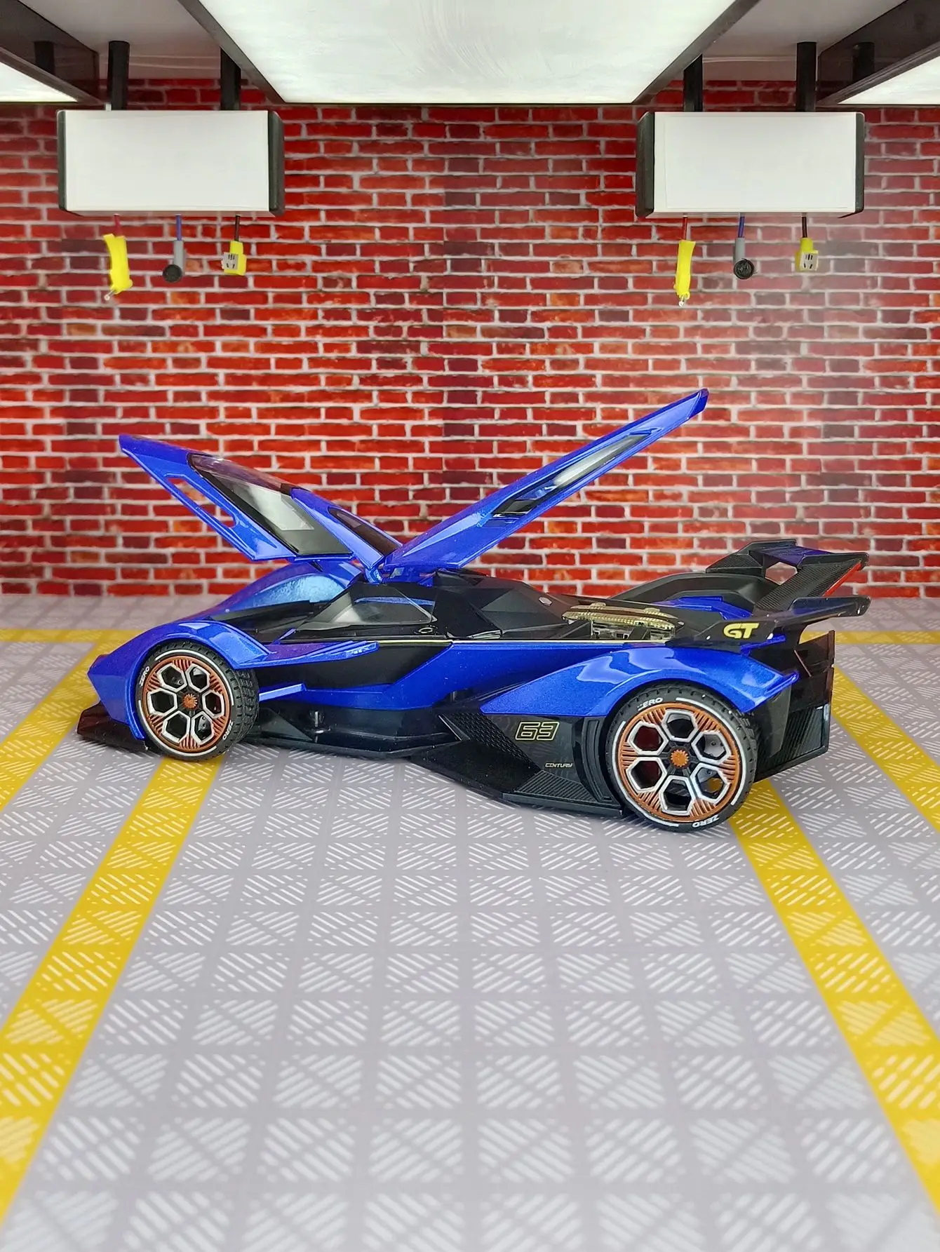 Modèle de voiture en alliage Lamborghini V12, Simulation 1:22, Collection d'ornements, porte ouvrable, son et lumière, cadeau de retour