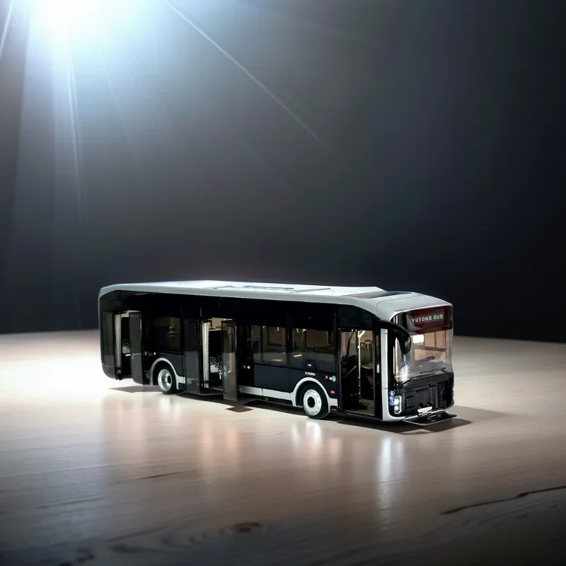 Original authorized New 2024 1:42 Yutong U12 Diecast city bus model overseas edition for gift, collection