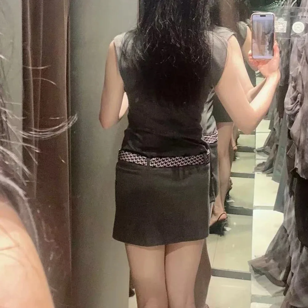 콘달라 시크 2025 여성 그레이 탱크 드레스 O넥 민소매 끈 미니 드레스 모던 엘레강스 패션 솔리드 엘레강스 여성 의류