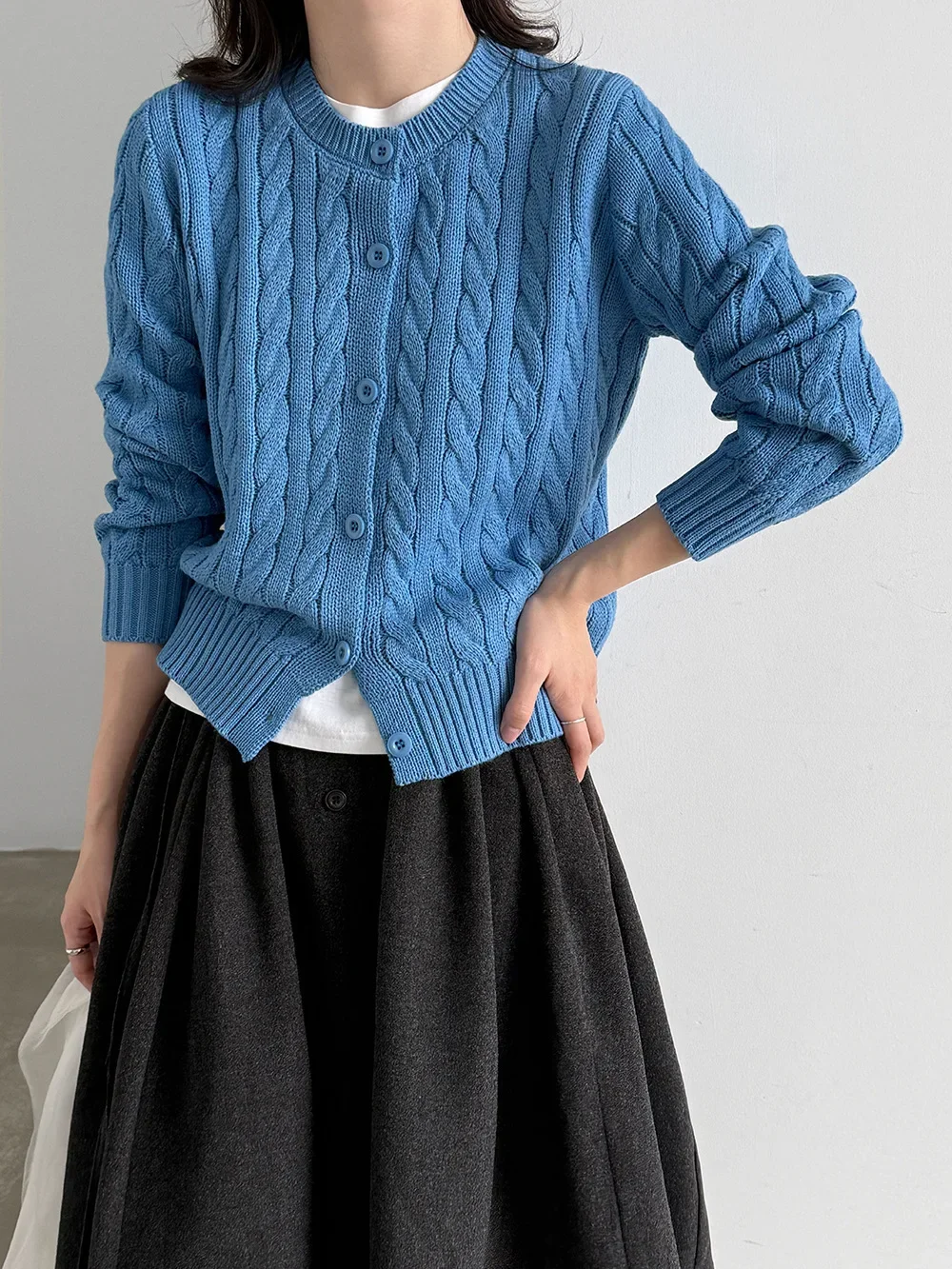 Knitted Cardigan Sweater women's 2026 autumn new round neck Korean commuting versatile top with twisted flowers