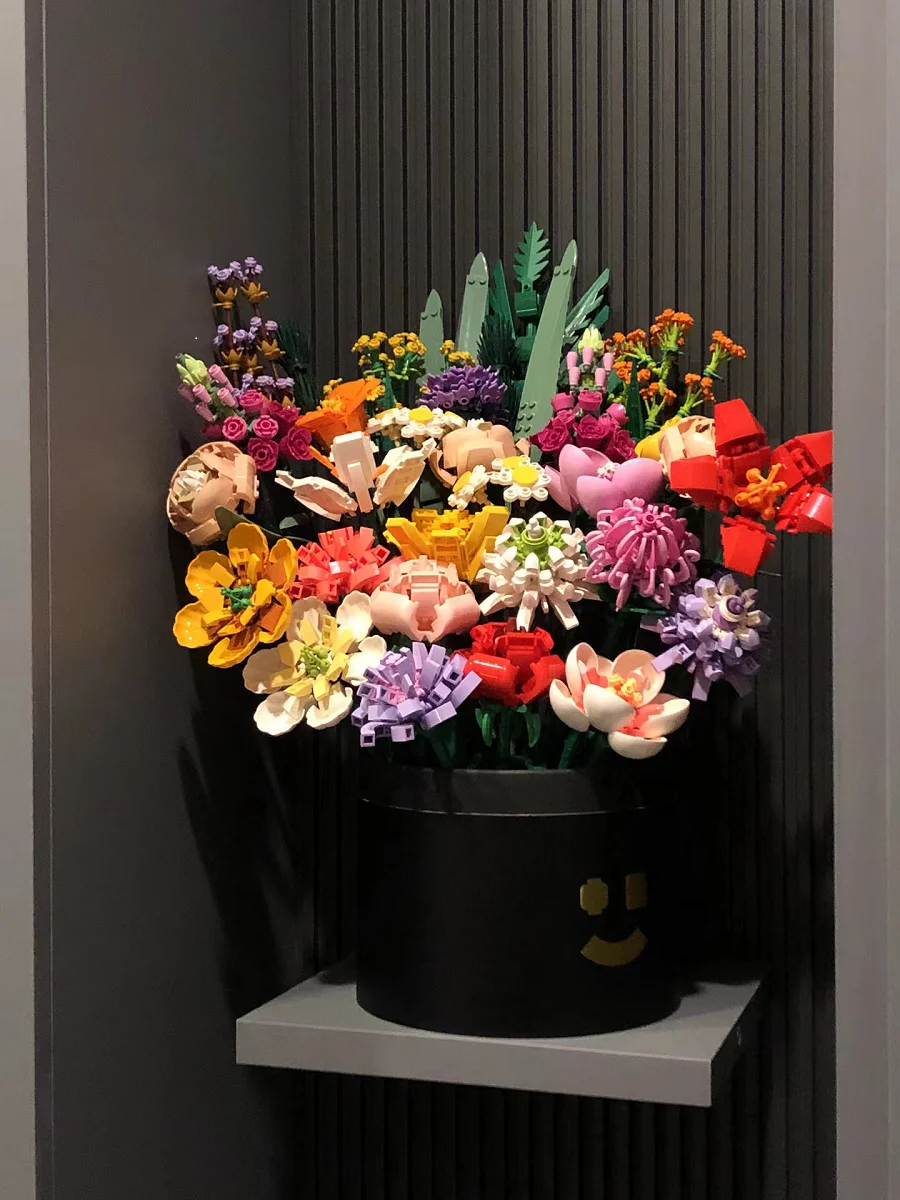 

Креативный подарок на день рождения ручной работы: конструктор-букет Aileen в коробке для демонстрации, высокая сложность сборки, высокая эстетическая ценность