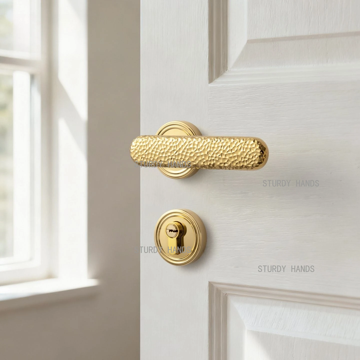

Luxury-inspired door lock Silent bedroom Household door locks Modern minimalist wooden door handle