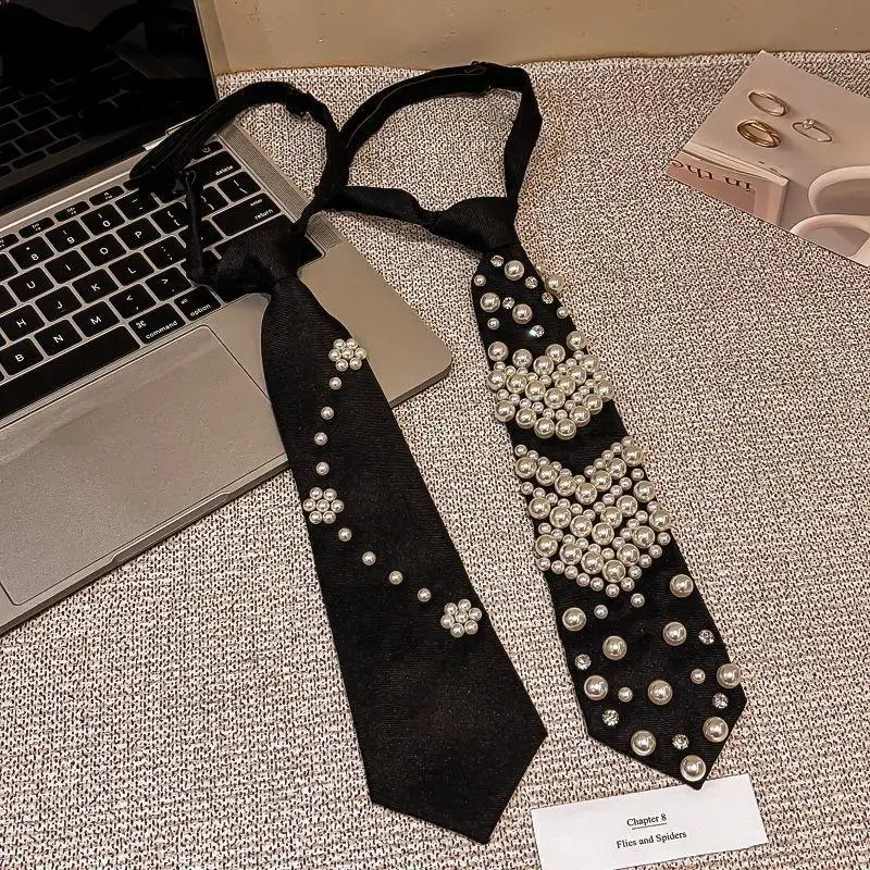 Vorgefertigte schwarze modische Krawatten mit Kunstperlen-Strass-Verzierung, perfekt für Partys, Hochzeiten, den Alltag und besondere Anlässe. – Detail 5
