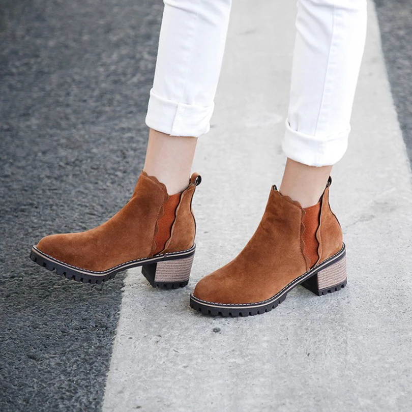 2024 Classic Retro Slip-On Women's Short Boots Winter Thick Plush Lining Wood Grain Thick Heel Sewing Faux Suede Ankle Boots