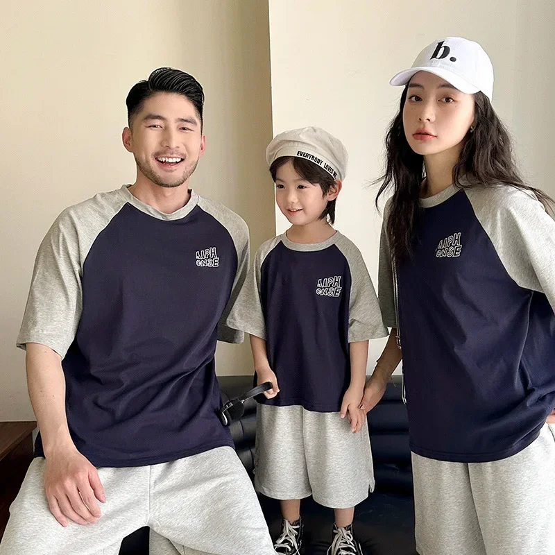 

Dad Mom and Daughter Son T Shirt for The Whole Family Matching Clothes 2024 Summer New Mother Father and Children Same Tee Shirt