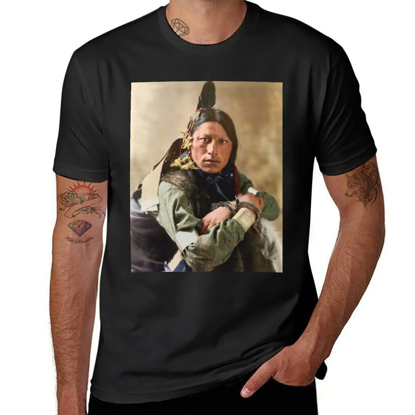 Футболка Joseph Two Bulls, Dakota Sioux, ca 1900, необходимая футболка, простые рубашки, футболки с рисунком, компрессионная рубашка для мужчин