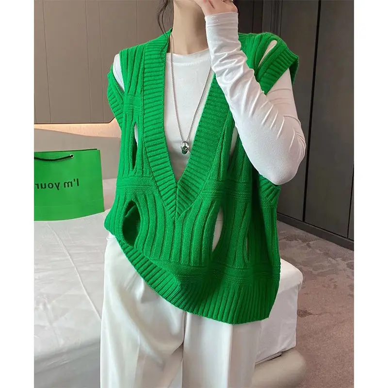 

Vintage Digging Design Sense V-Neck Knitted Tank Top Vest Women 2023 Layover Hollow out Sleeveless Sweater Vest Female Tops