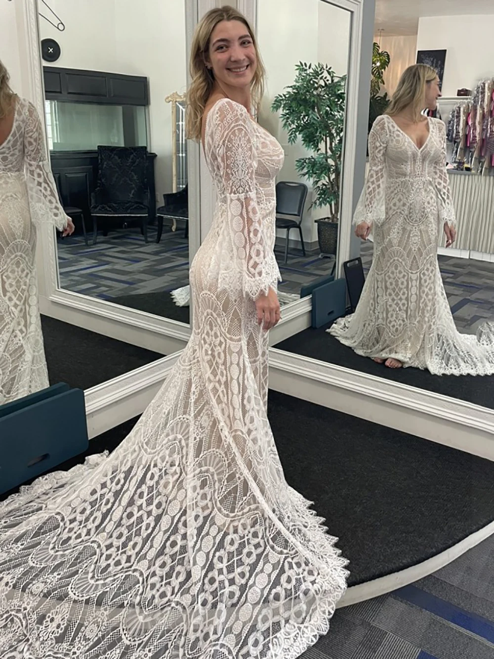 Vestido de novia de trompeta etéreo de encaje tejido geométrico, escote en V, mangas acampanadas, personalizado, Grace, vestidos de novia sin espalda