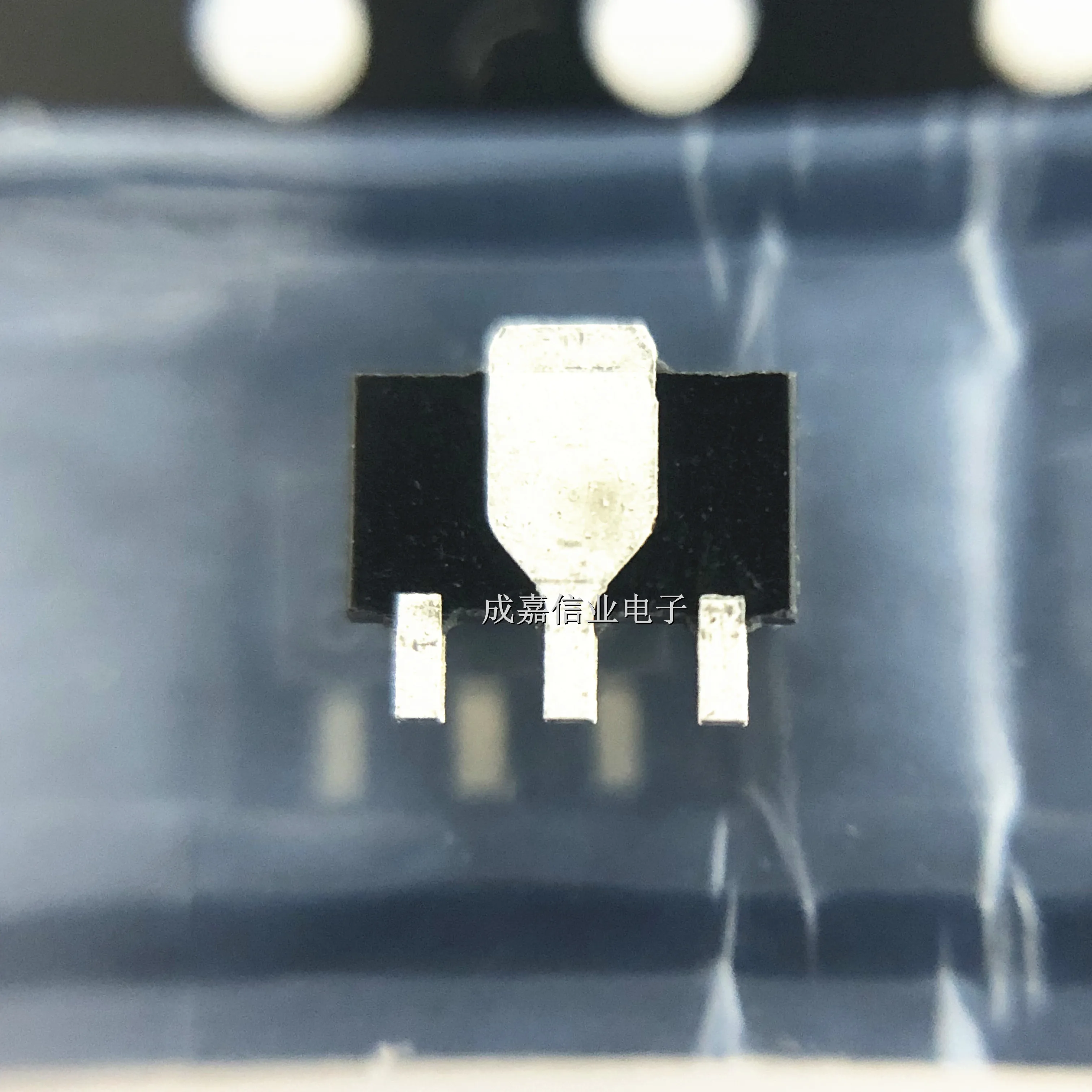 10pcs/Lot NJM79L15UA SOT-89-3 MARKING;9L Linear Voltage Regulators -15V .1A 3 Terminal Operating Temperature:- 40 C-+ 85 C