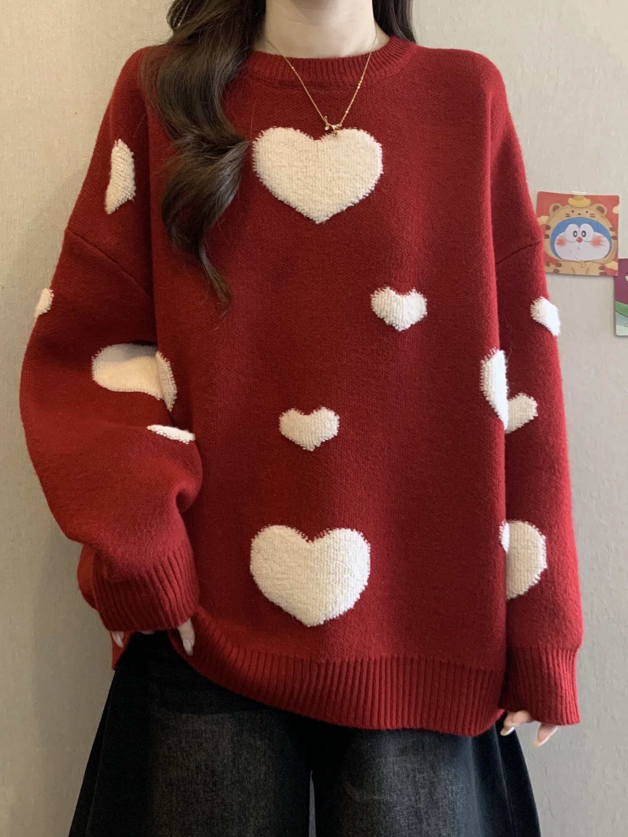 

Красный вязаный свитер с сердечками для женщин, свободный крой, осень-зима, большие размеры, мягкий, уютный, для ношения под одеждой, милый стиль