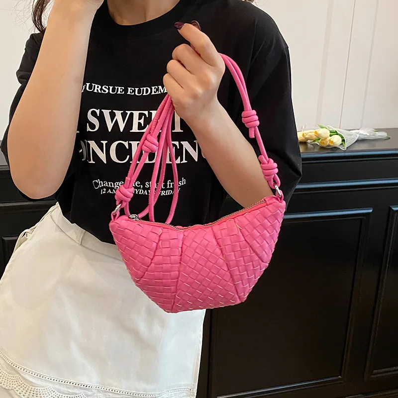 

2025 New Trend Personality Hand-woven Croissant Bag - Fashion High Sense, Retro Texture Soft Leather Shoulder Messenger Bag
