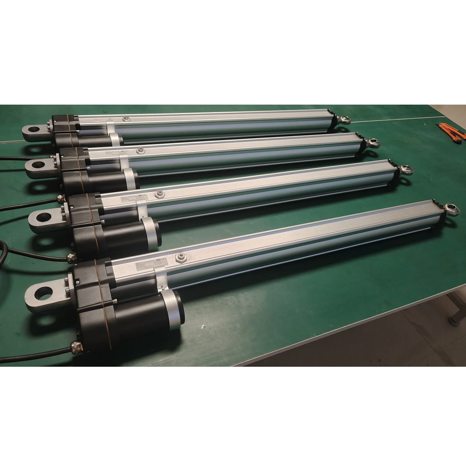 

Heavy Solar tracker Linear Actuator 15KN 3300lbs Load Stroke 1000mm Electric Linear Motion Drive for Solar tracker System