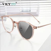 VKYEE, gafas de lectura fotocromáticas redondas Retro de titanio puro antiluz azul a la moda para mujer, gafas graduadas personalizables 82003Z