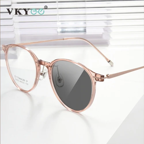 Imagen 1 del producto VKYEE, gafas de lectura fotocromáticas redondas Retro de titanio puro antiluz azul a la moda para mujer, gafas graduadas personalizables 82003Z
