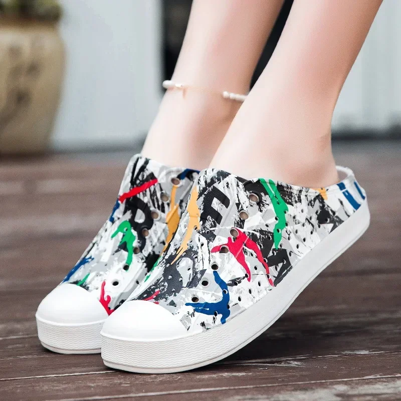 

New Wowen Man Clogs with Printed Patterns Garden Shoe Sandals Outdoor Thick Soft Shoes Unisex Hollow Slip-on Sandals Beach Shoes
