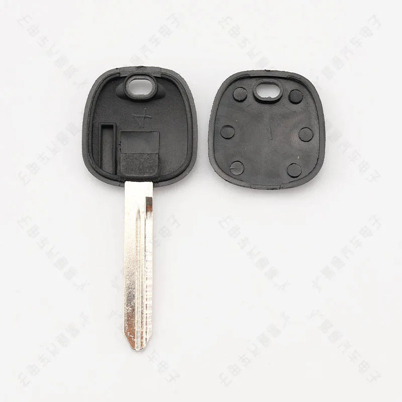 Suitable for South Africa Toyota sub-key shell left slot embryo with chip slot boutique key embryo secondary key