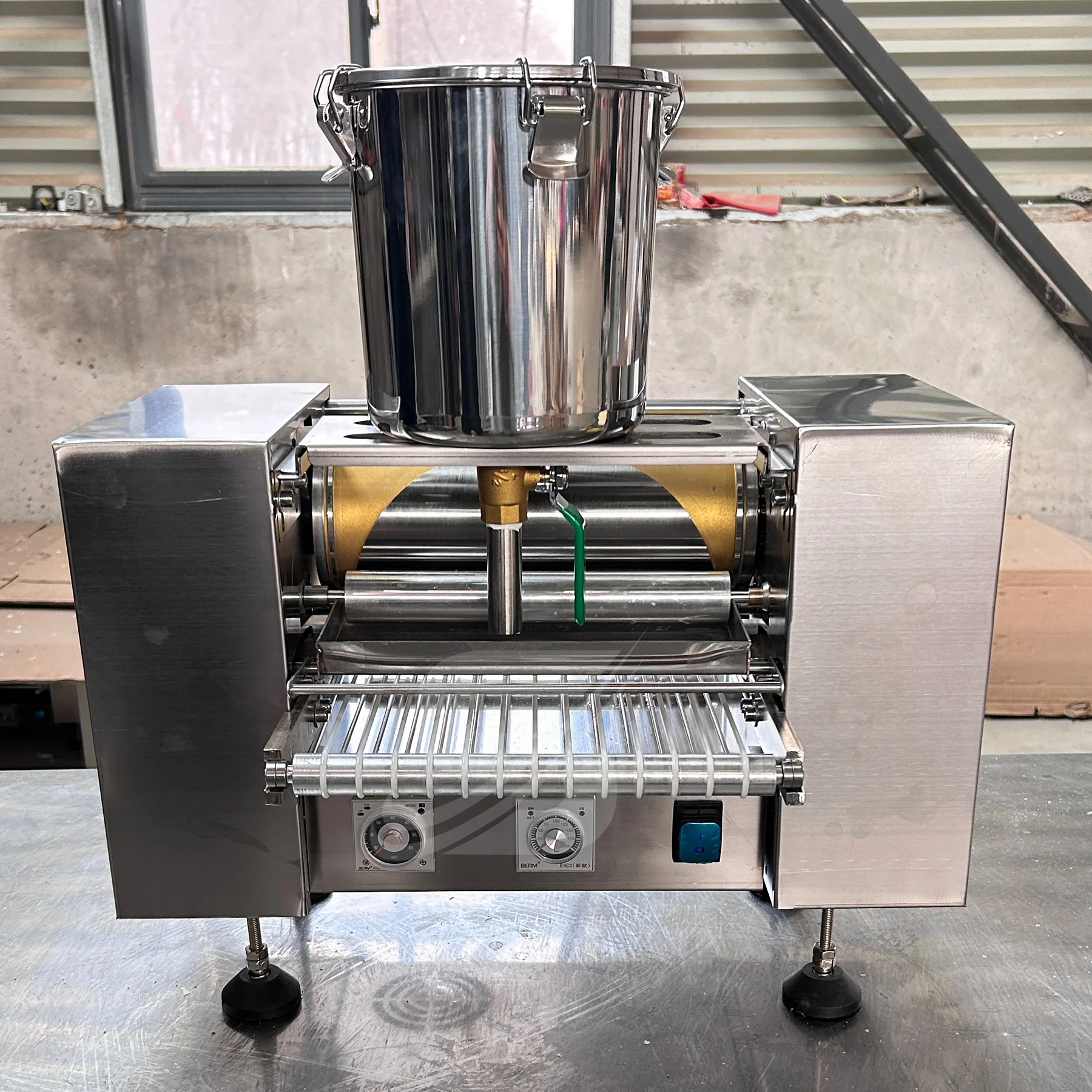 Automatische elektrische bladerdeeg- en crêpemachine Nieuwe staat Eierhuid Mille Crêpe Pannenkoekenwikkelmachine