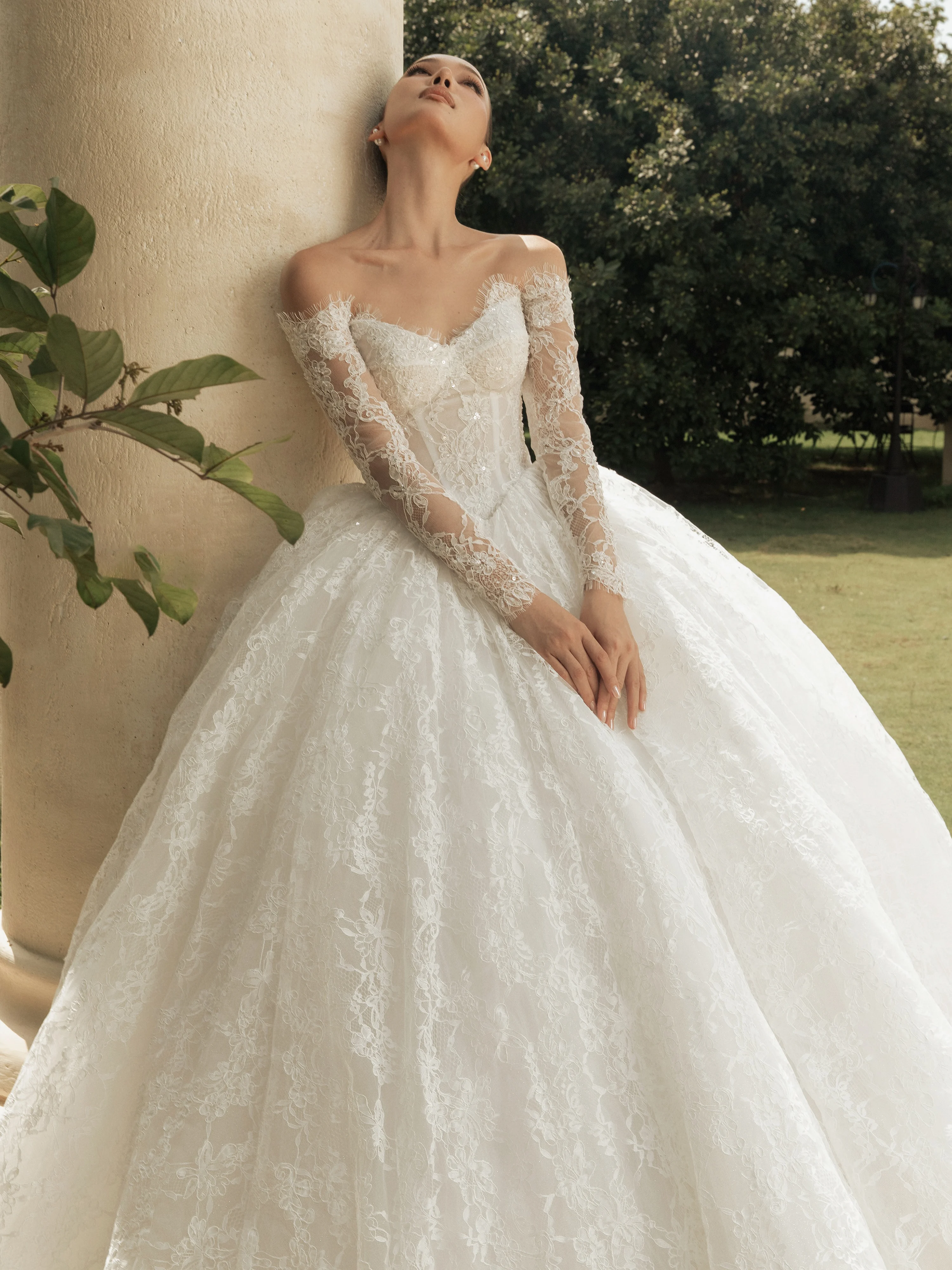 Lace Weddings Dresses Off Shoulder Long Sleeves A Line Bride Dress Strapless Long Train Princess Church Bridal Gown Customized image 2
